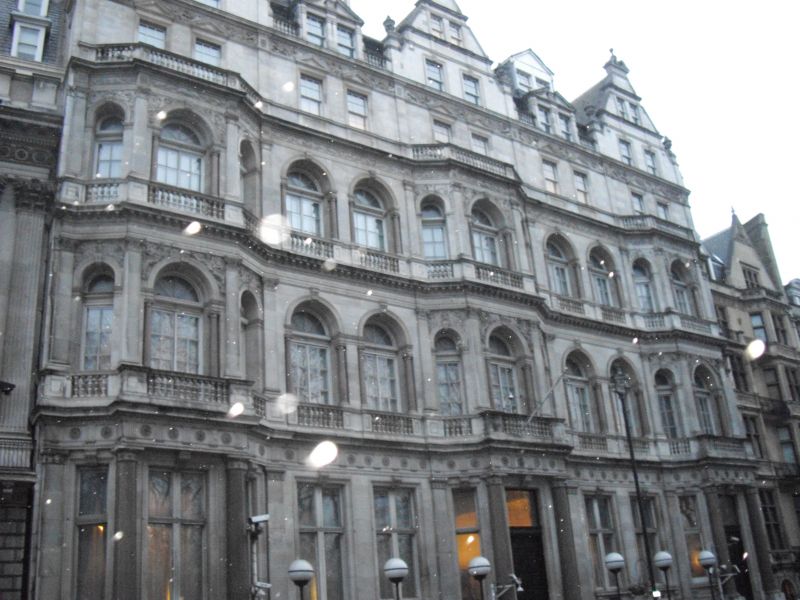 The very large and imposing facade of 101–104 Piccadilly
